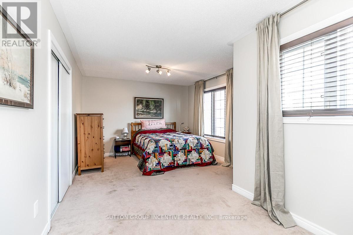 41 STONEMOUNT CRES