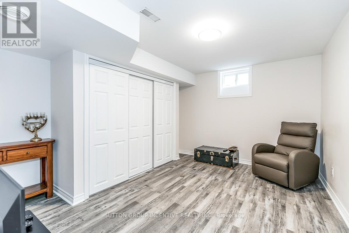 41 STONEMOUNT CRES