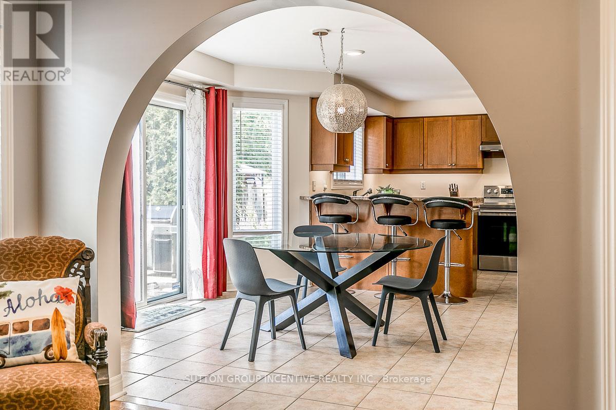 41 STONEMOUNT CRES