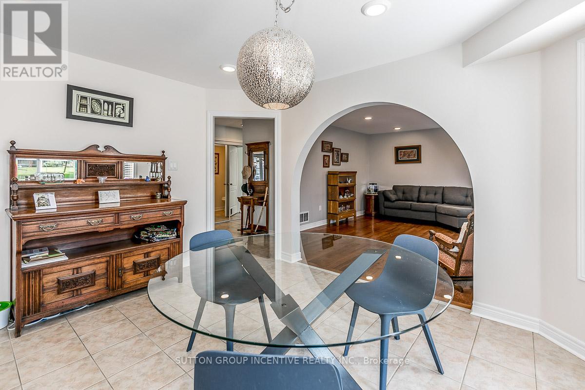 41 STONEMOUNT CRES
