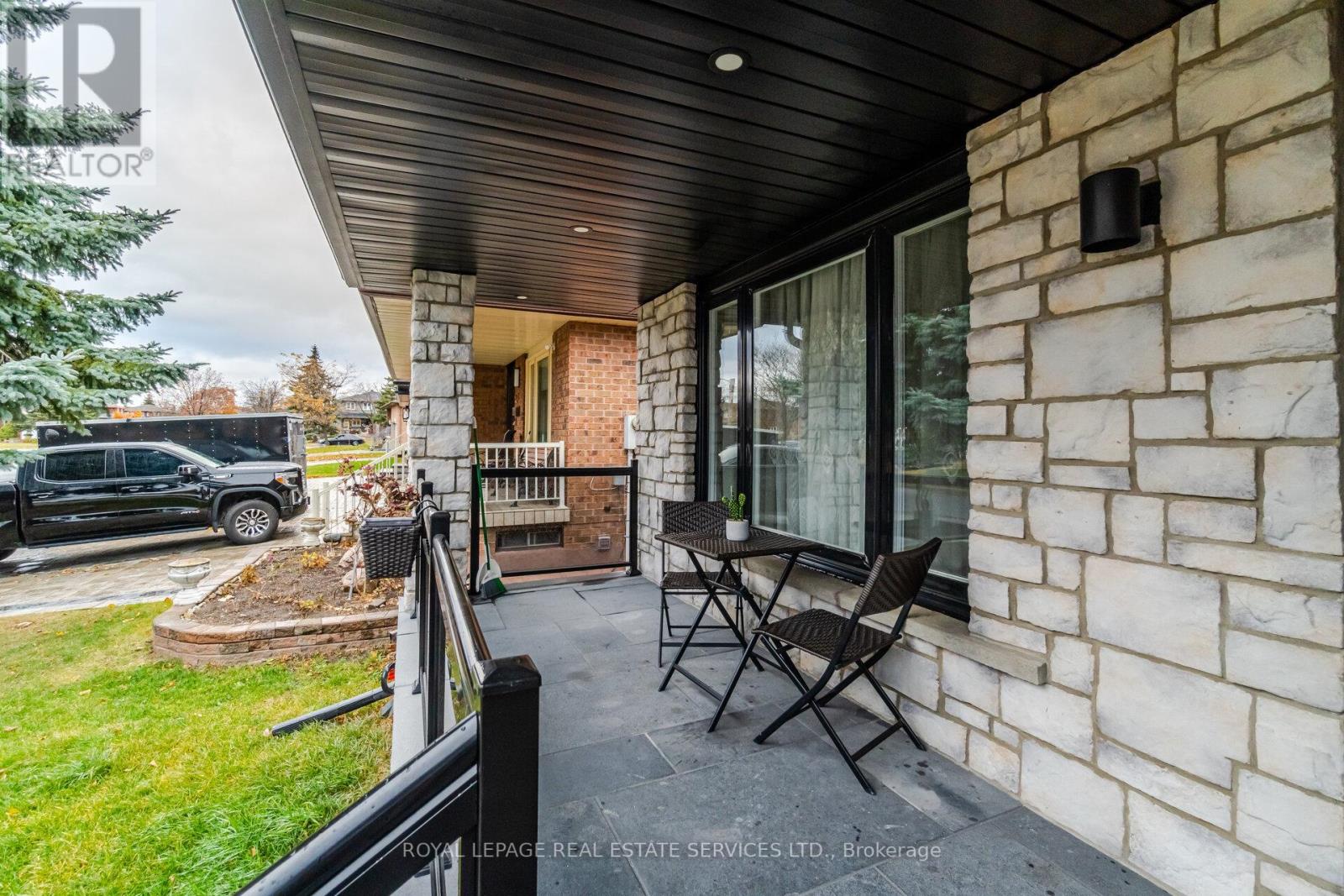 123 CARMEN CRES