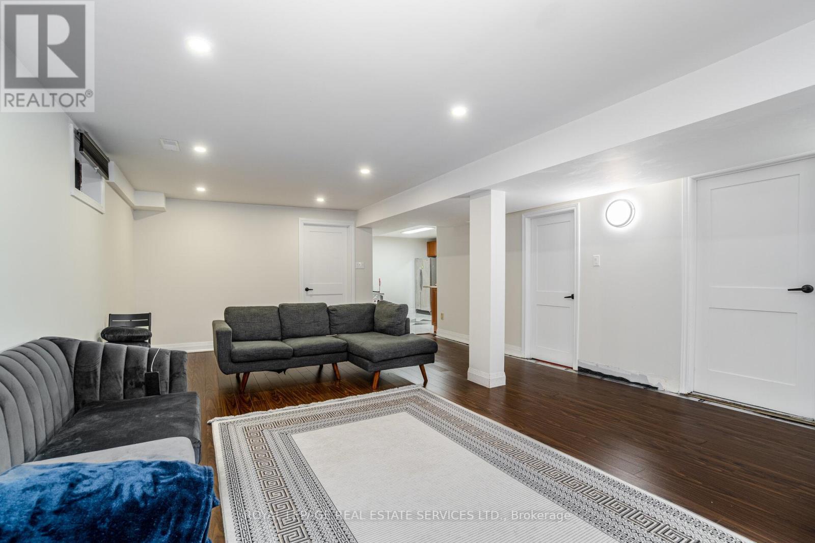 123 CARMEN CRES