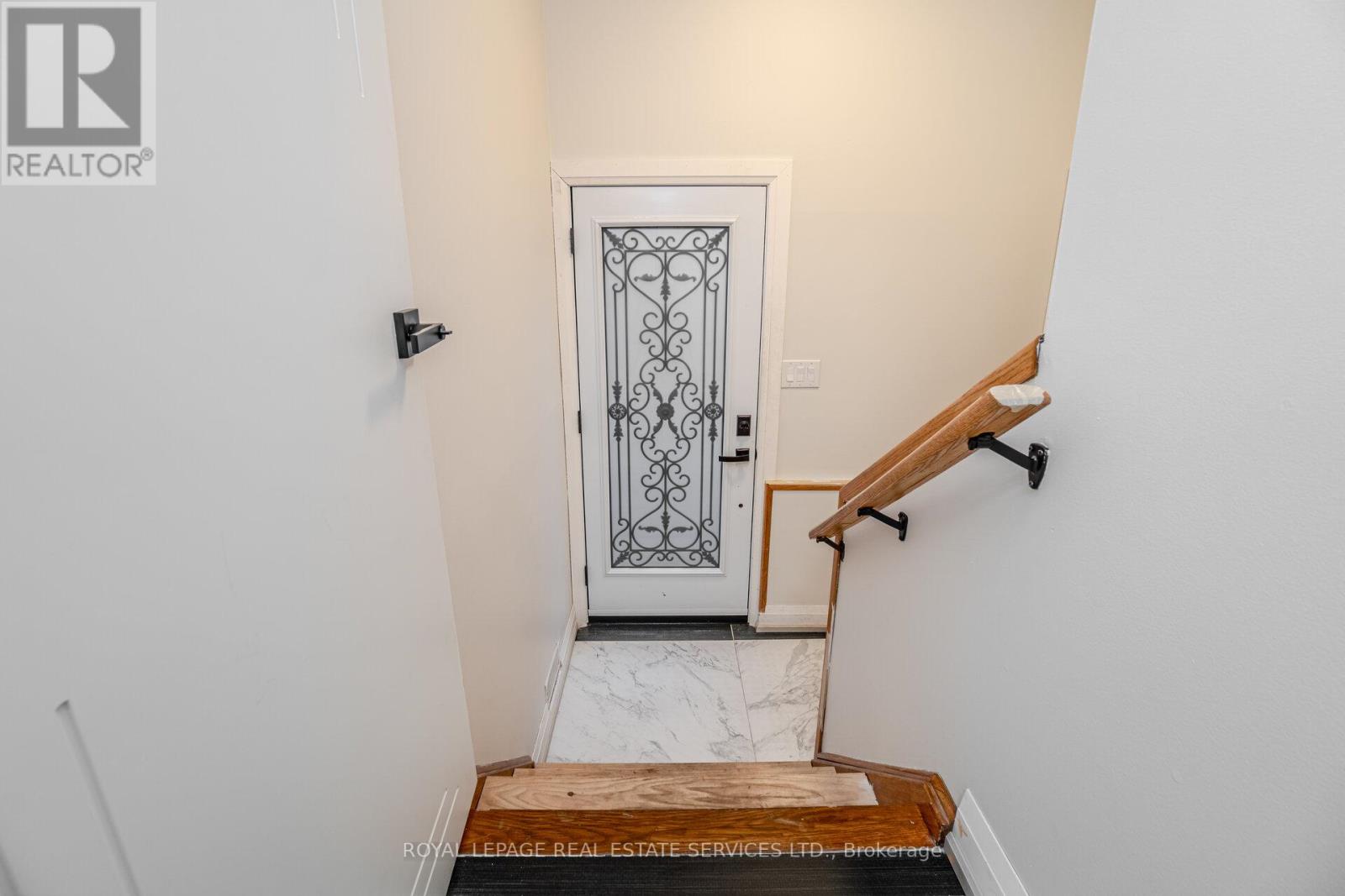 123 CARMEN CRES