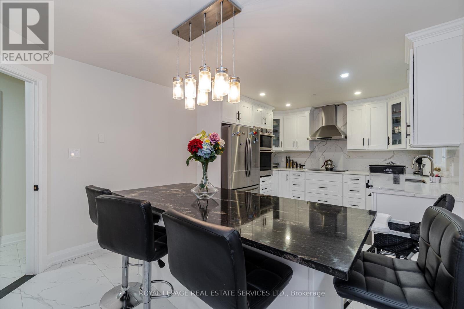 123 CARMEN CRES