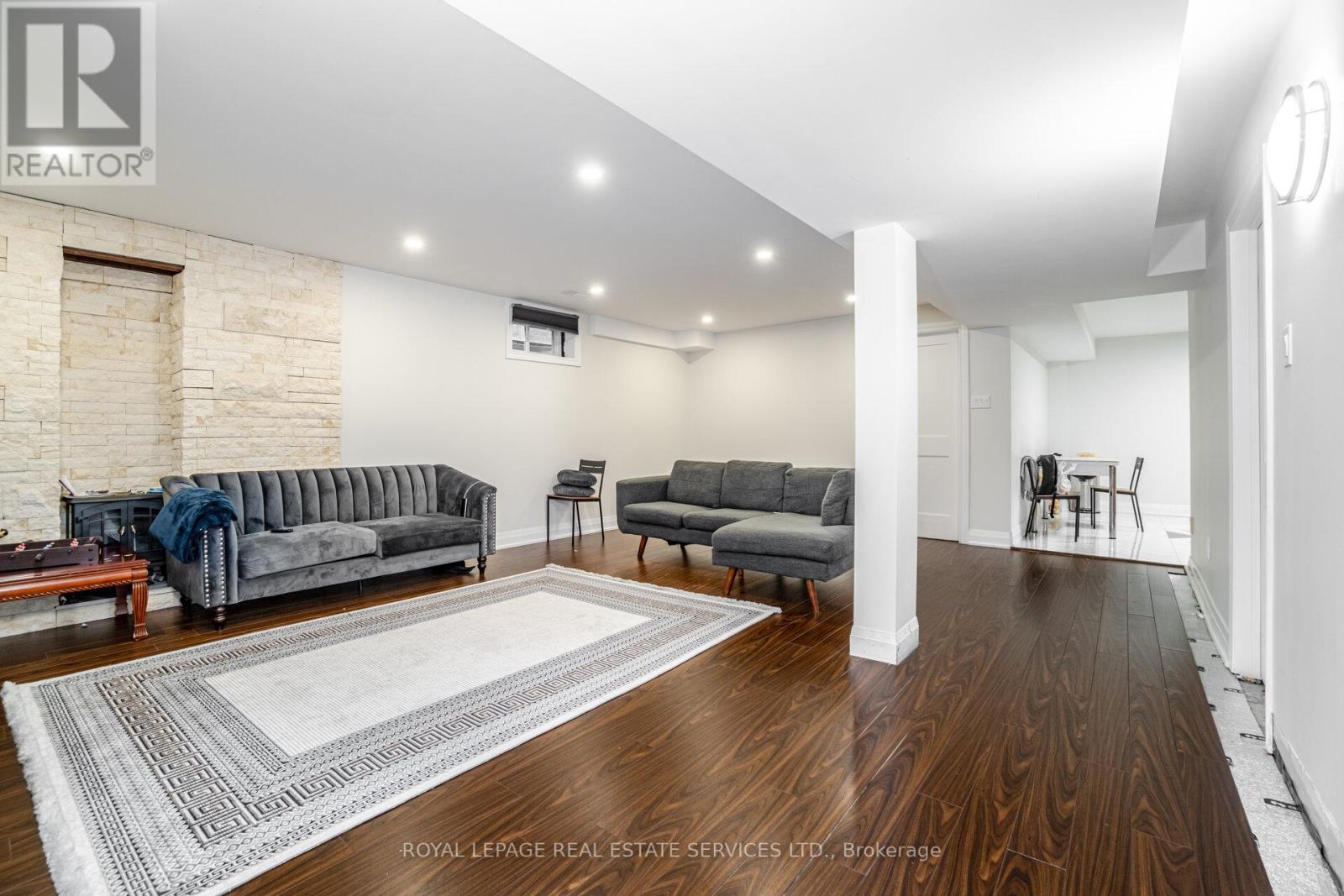 123 CARMEN CRES