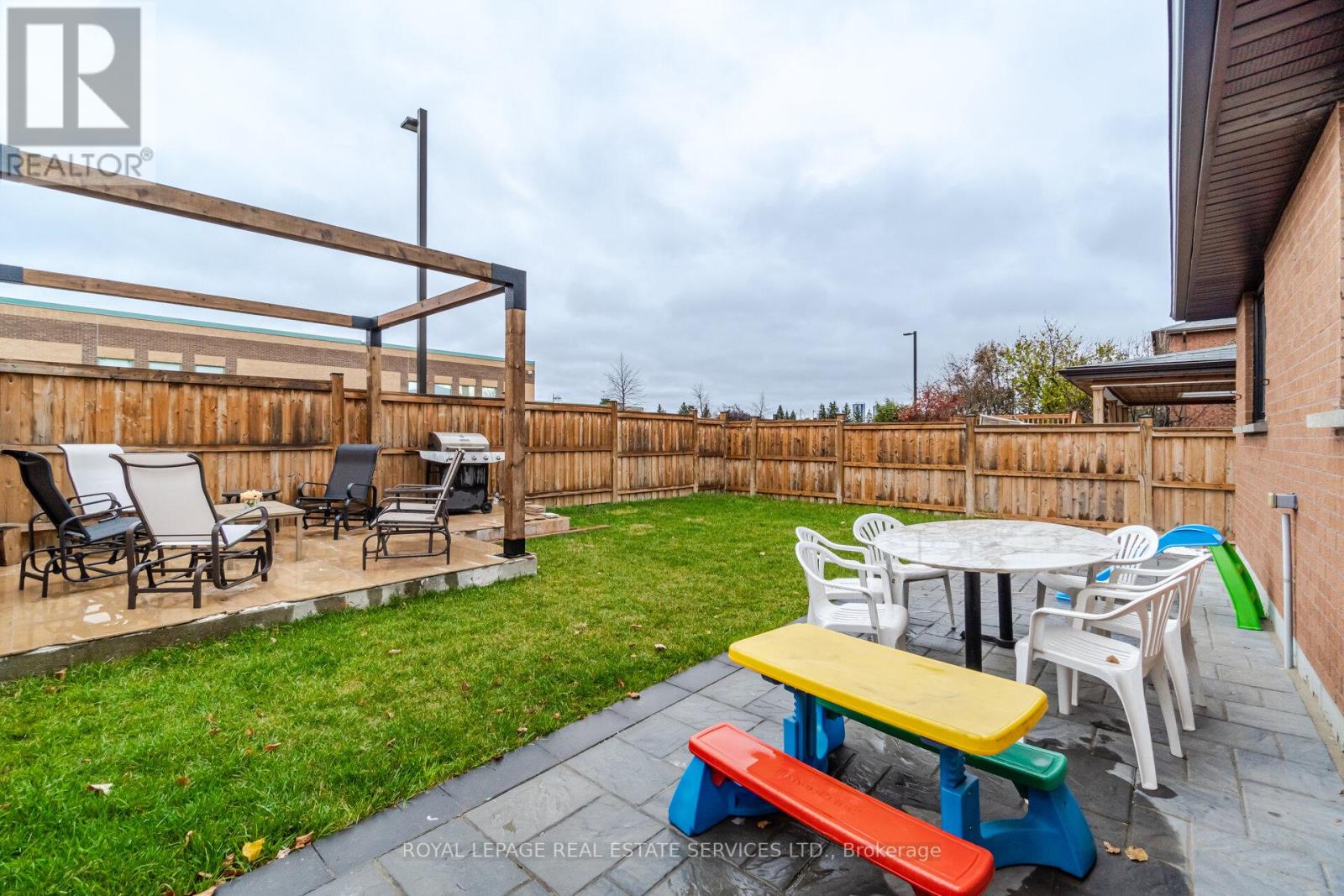 123 CARMEN CRES