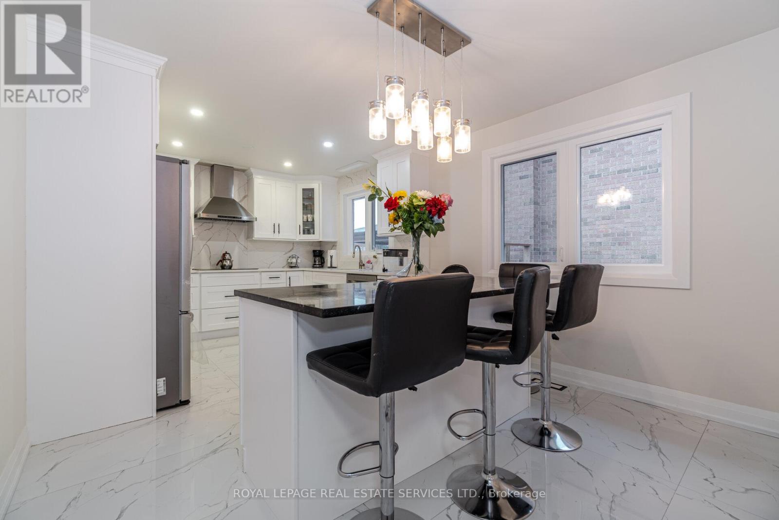 123 CARMEN CRES
