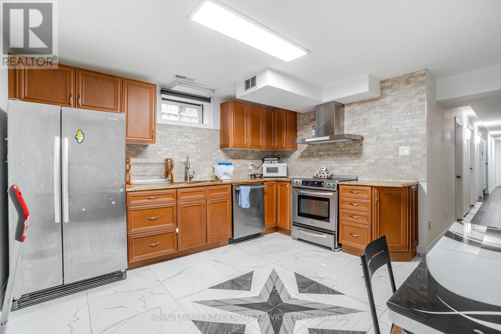 123 CARMEN CRES
