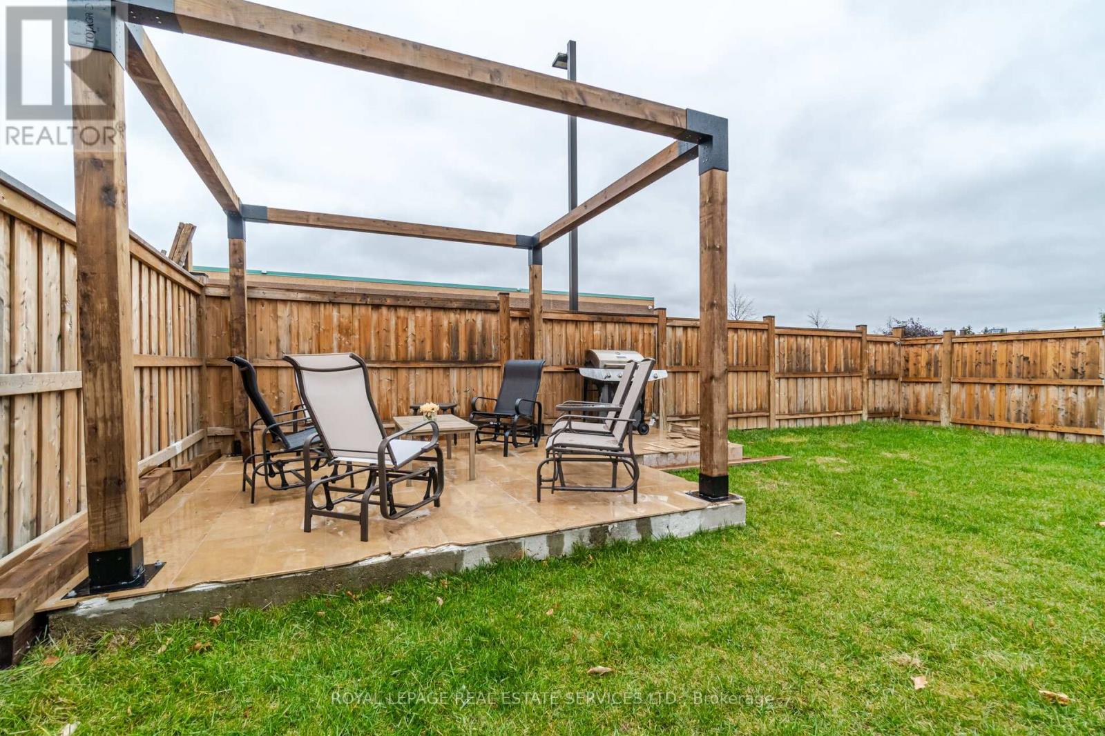 123 CARMEN CRES