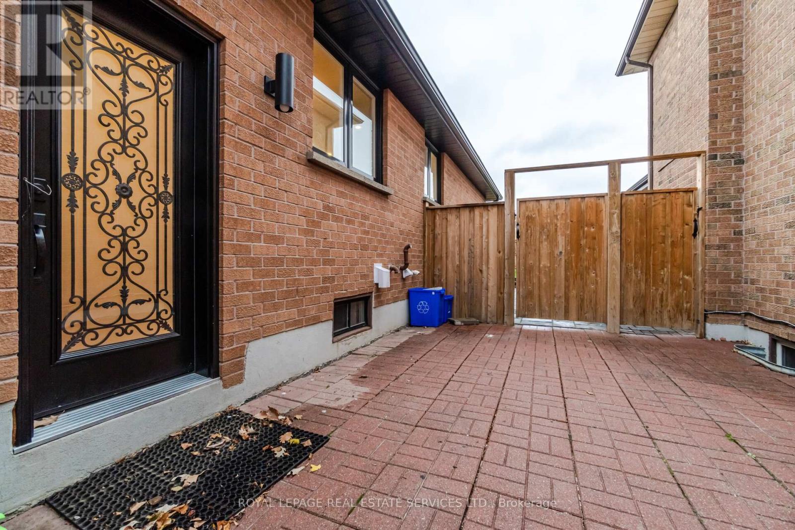 123 CARMEN CRES