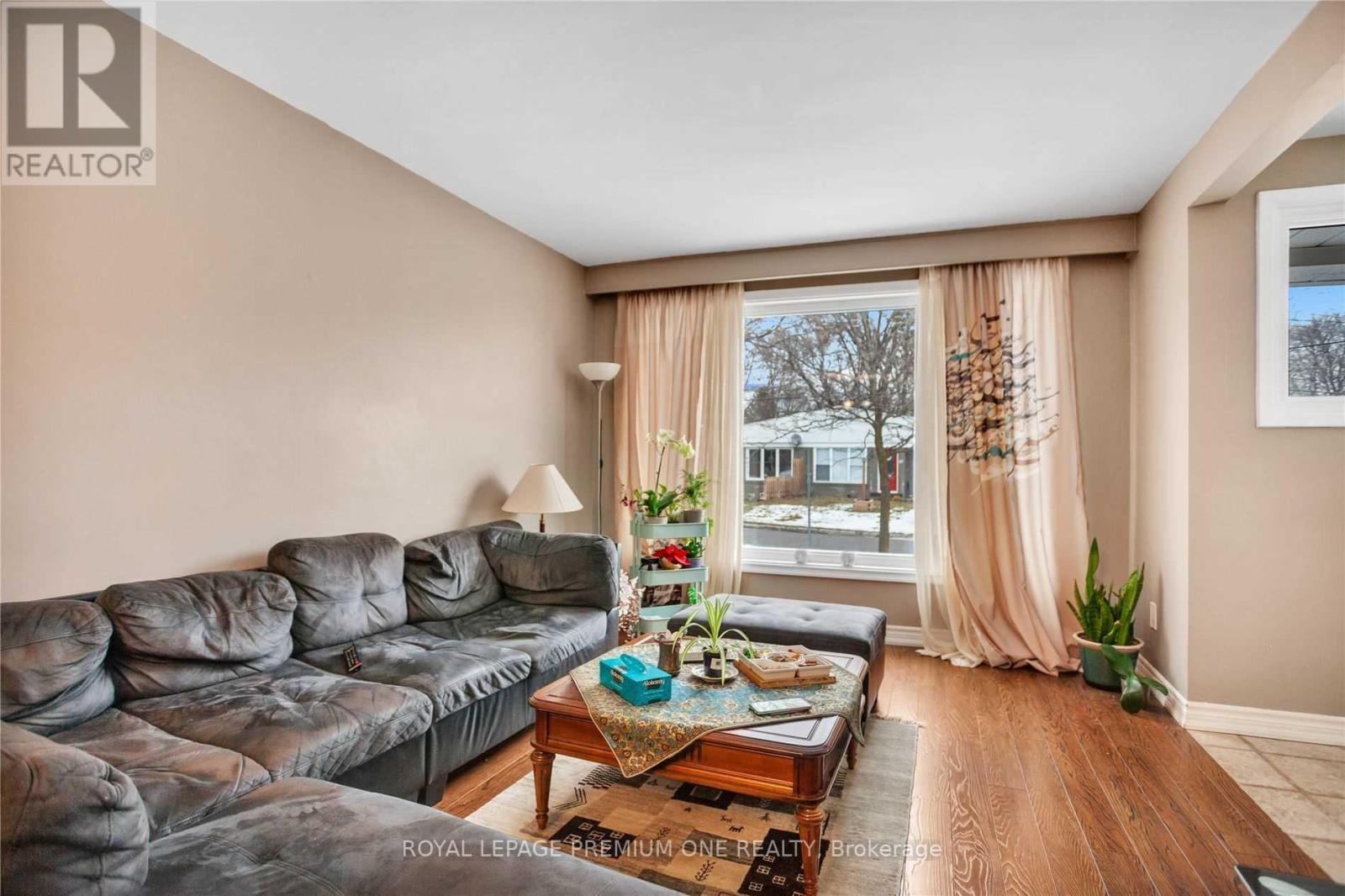 #MAIN -46 NEWBURY DR, #Main