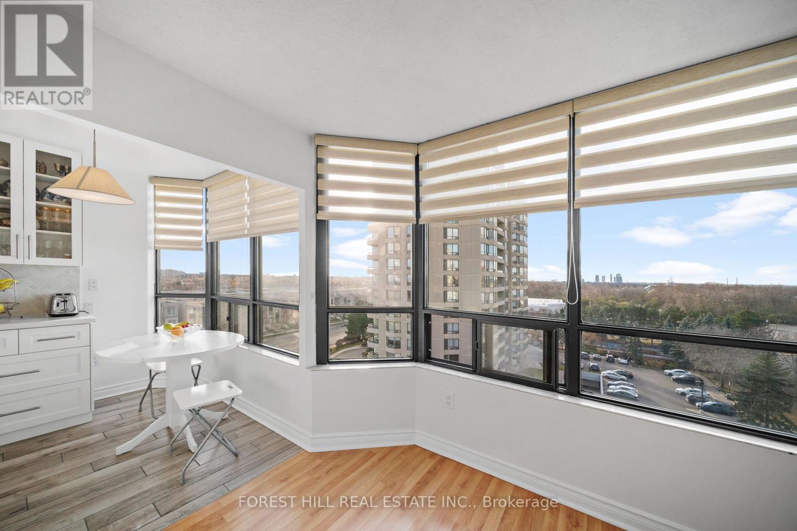#811 -7440 BATHURST ST, #811