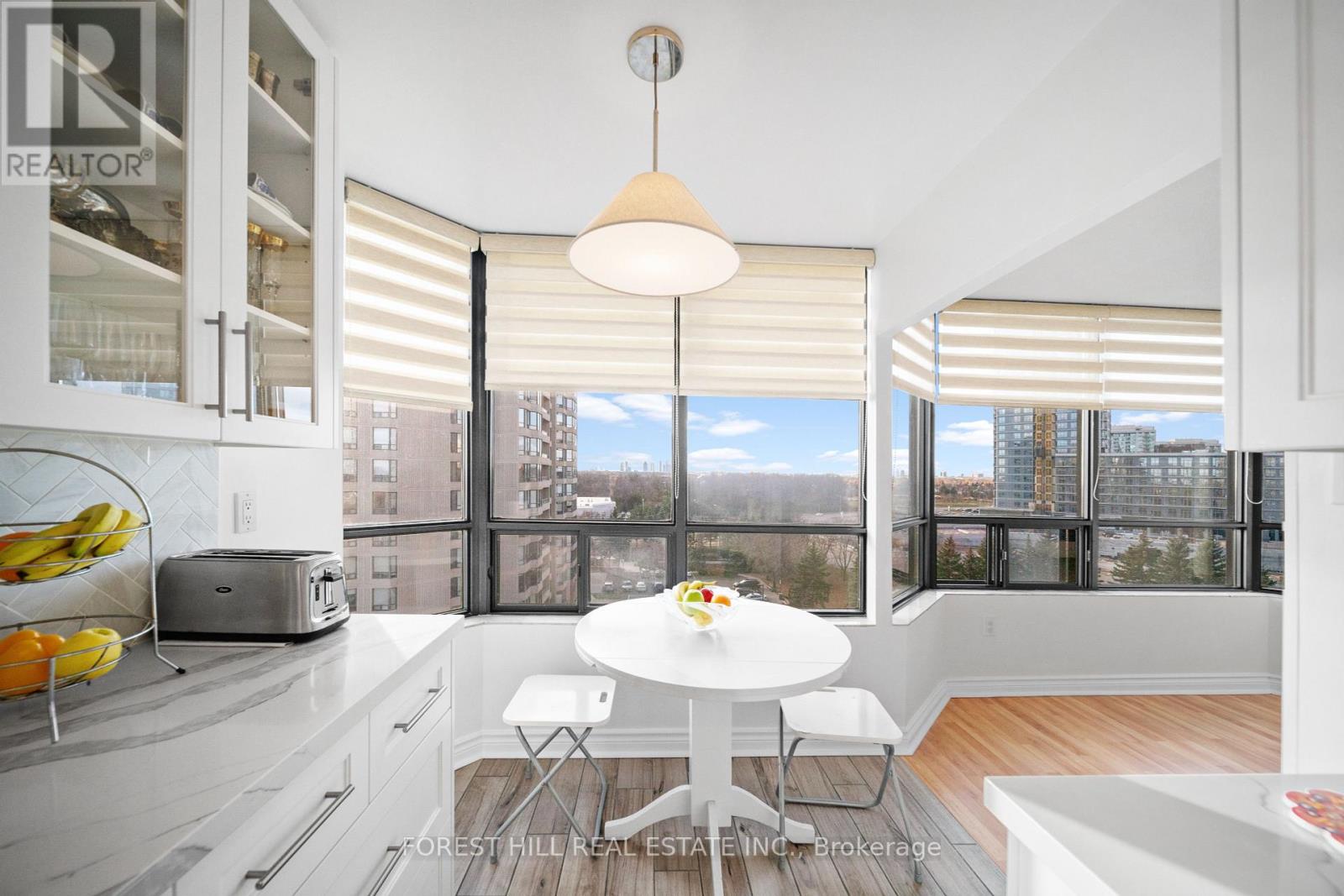 #811 -7440 BATHURST ST, #811