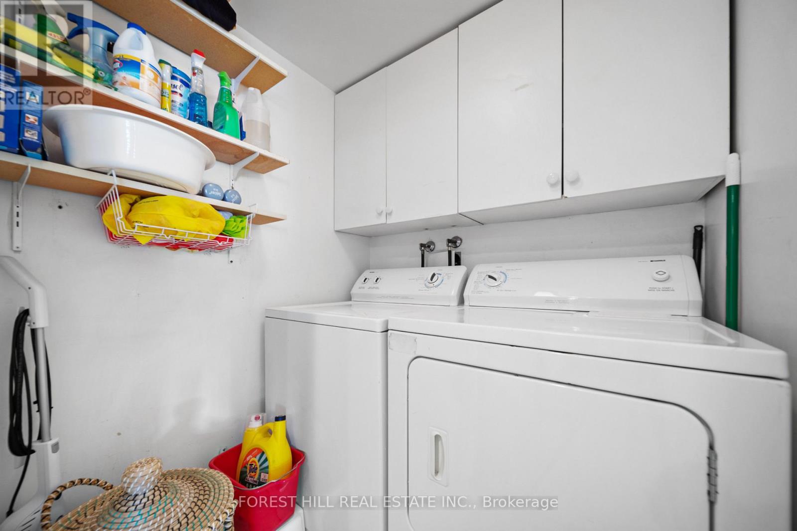 #811 -7440 BATHURST ST, #811