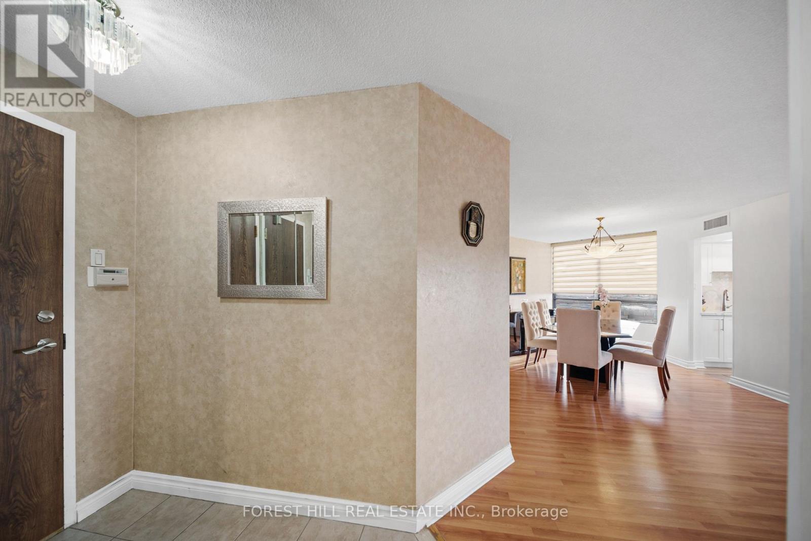 #811 -7440 BATHURST ST, #811