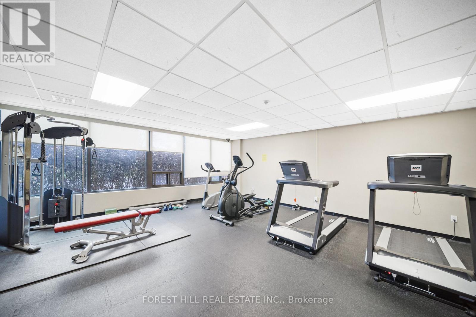 #811 -7440 BATHURST ST, #811