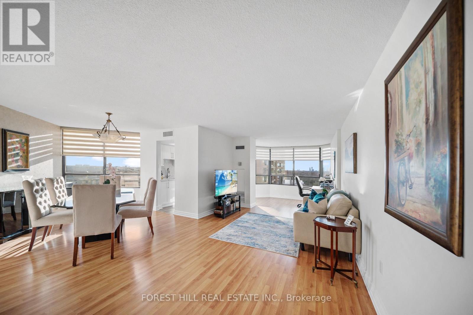 #811 -7440 BATHURST ST, #811