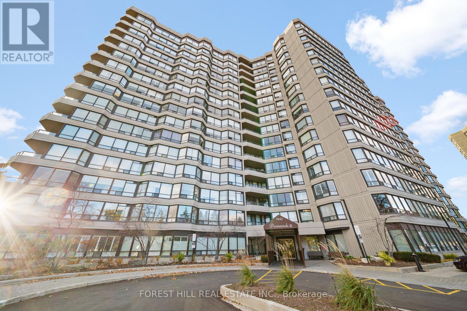 #811 -7440 BATHURST ST, #811