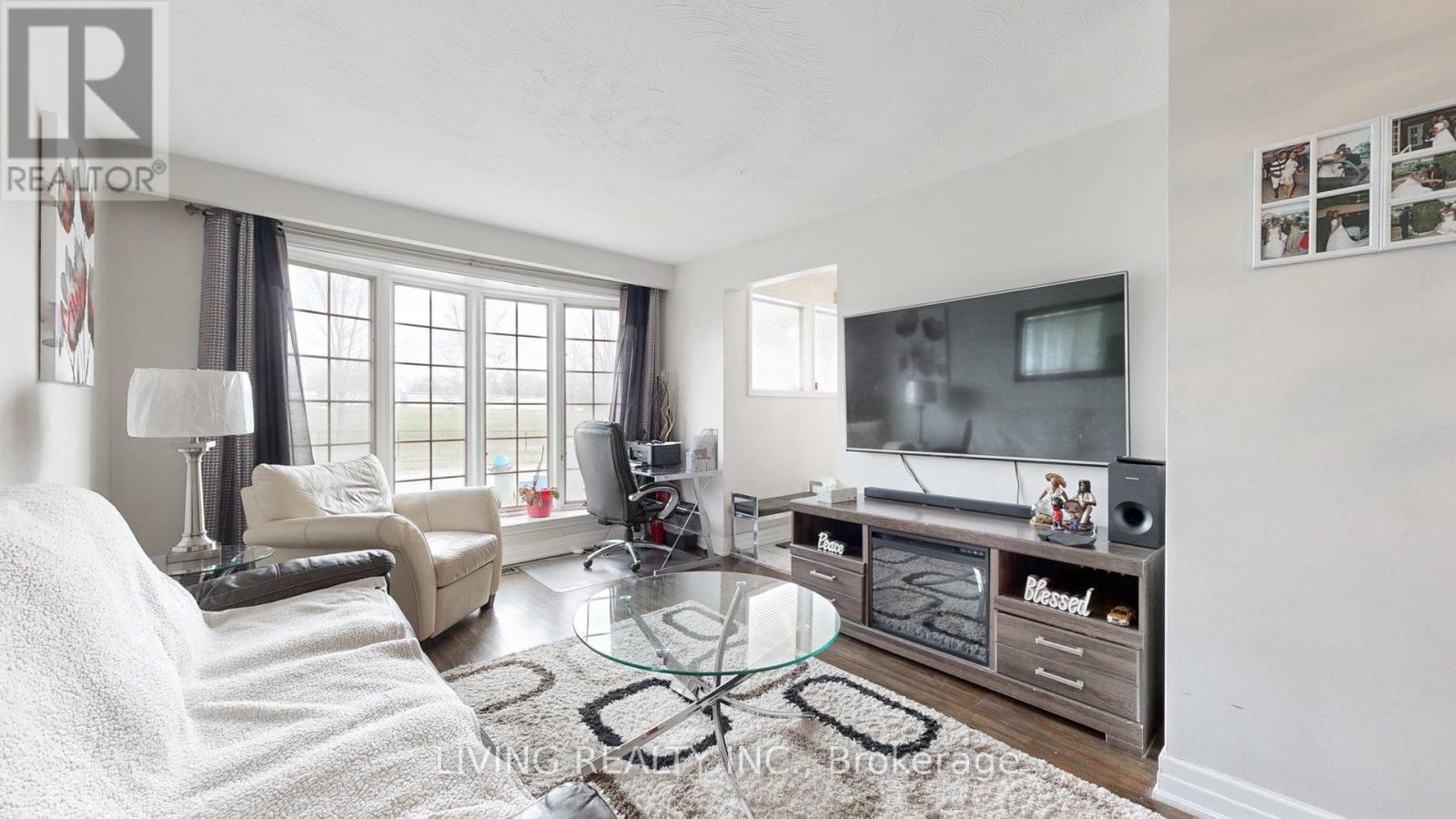 94 LONGFORD DR