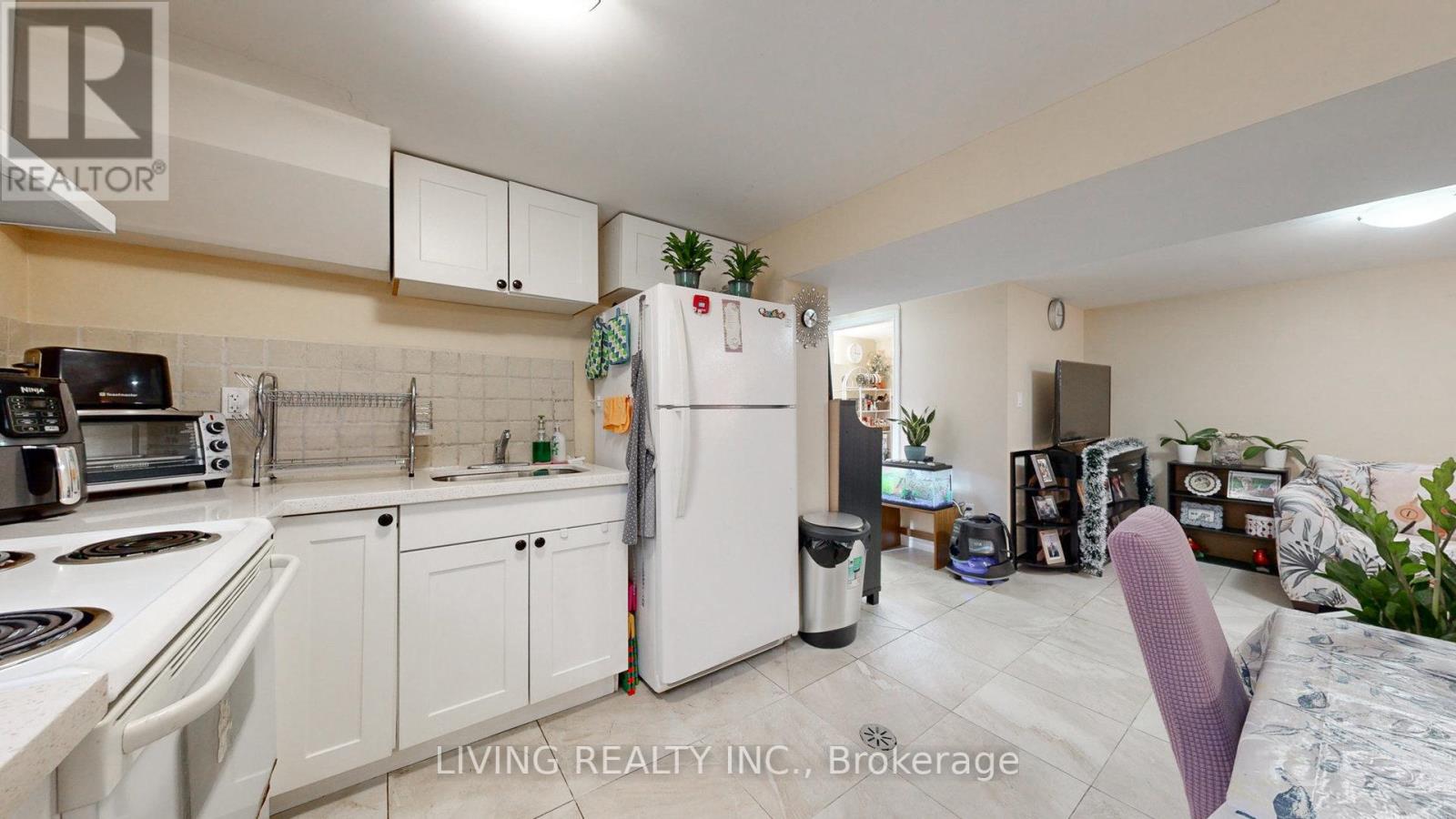 94 LONGFORD DR