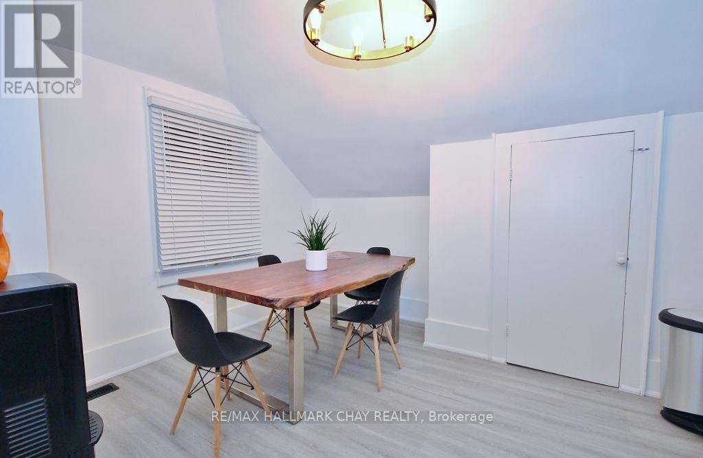 #2 -65 HOLLAND ST W, #2