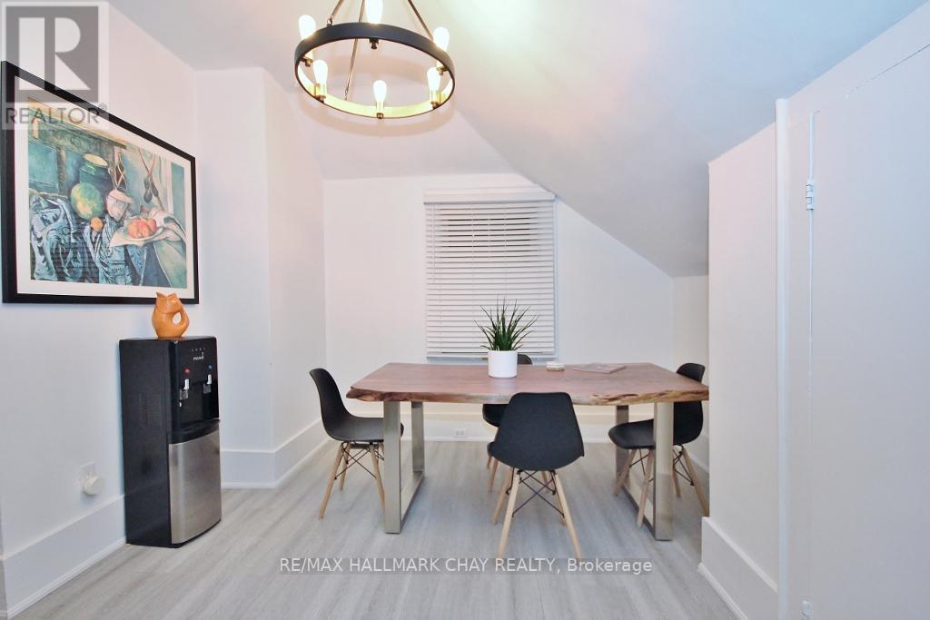 #2 -65 HOLLAND ST W, #2