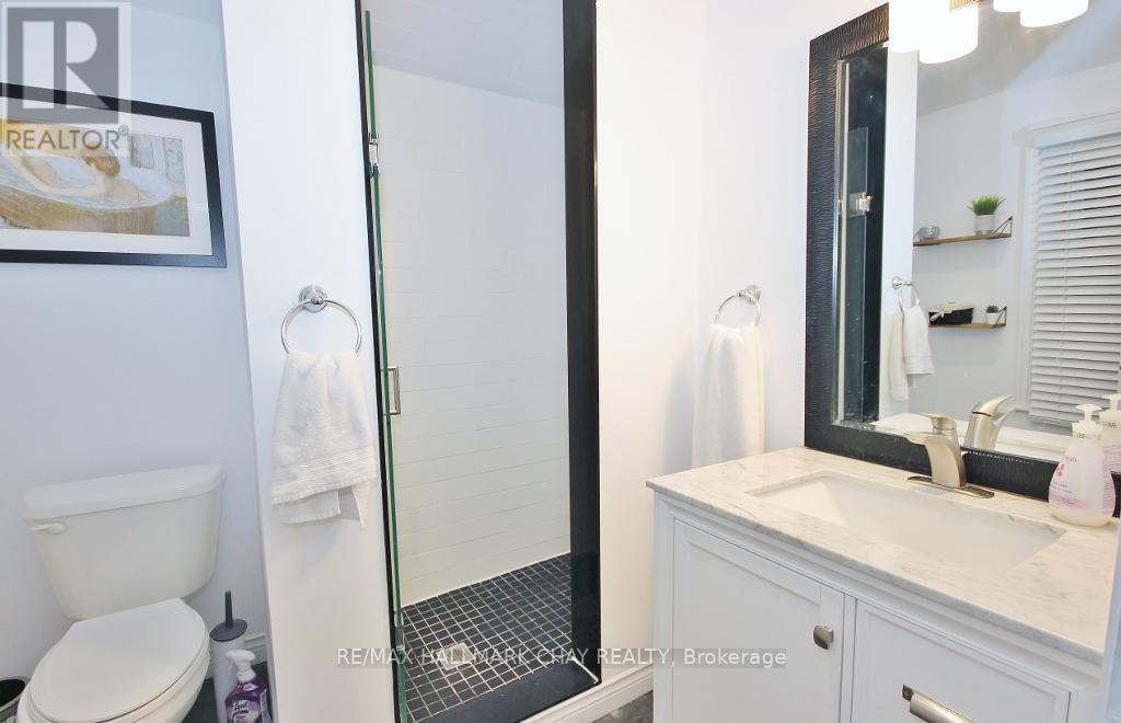 #2 -65 HOLLAND ST W, #2