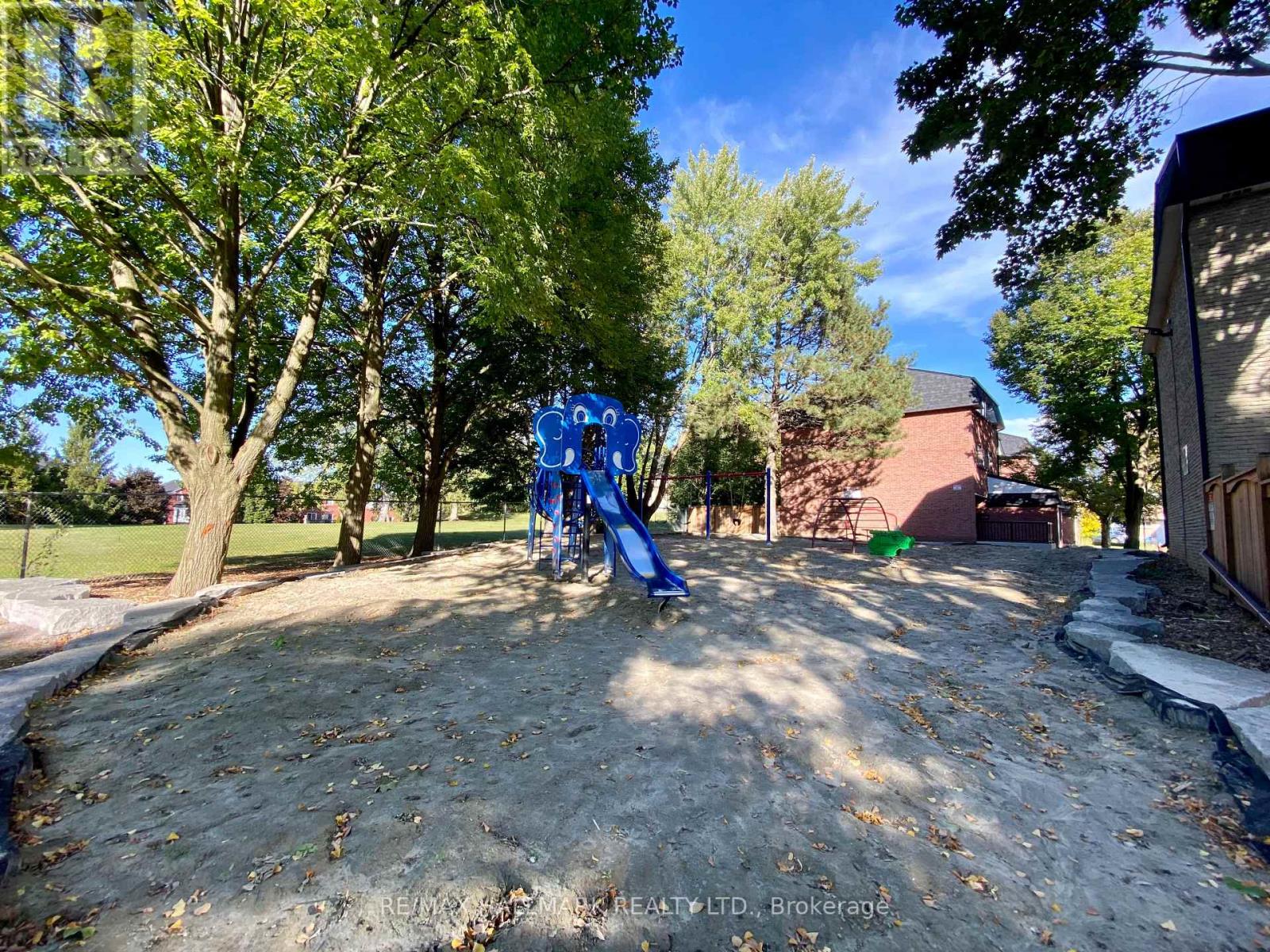 42 POPLAR CRES