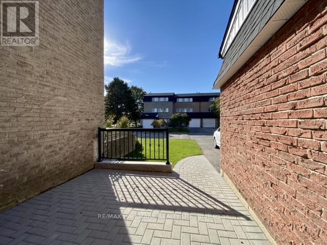 42 POPLAR CRES