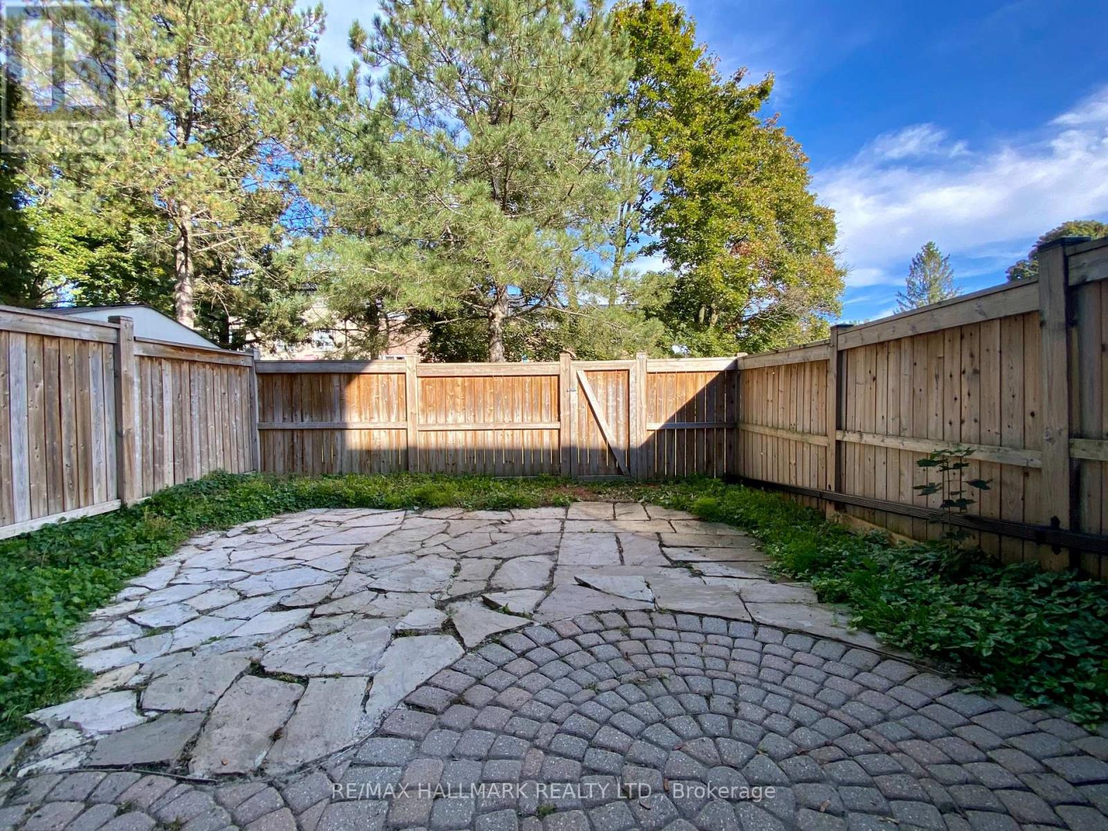 42 POPLAR CRES