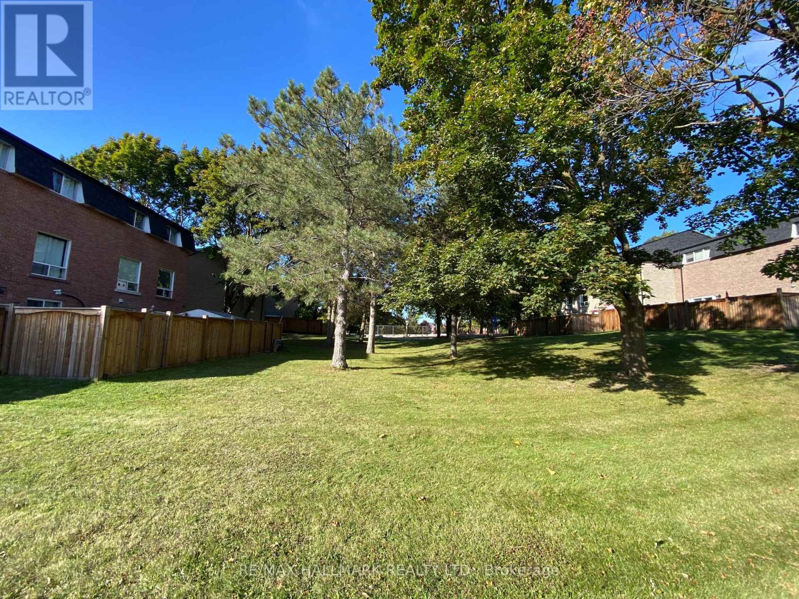 42 POPLAR CRES