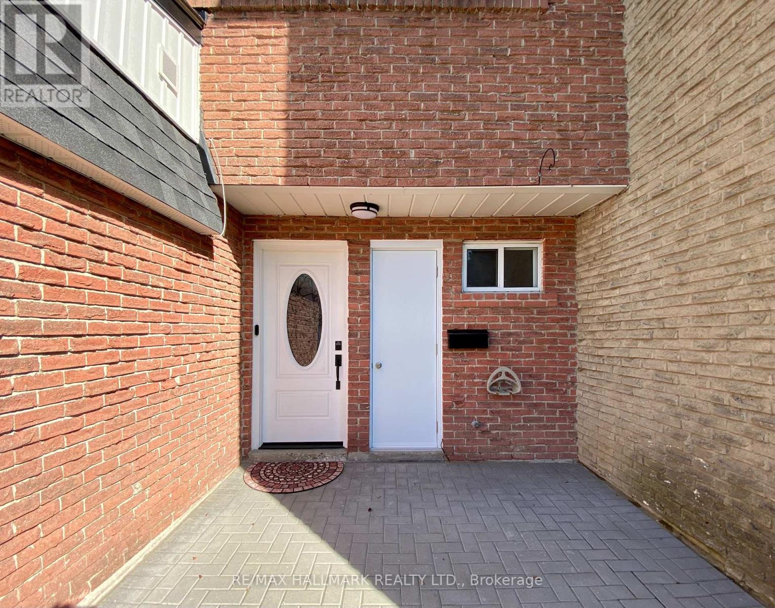 42 POPLAR CRES