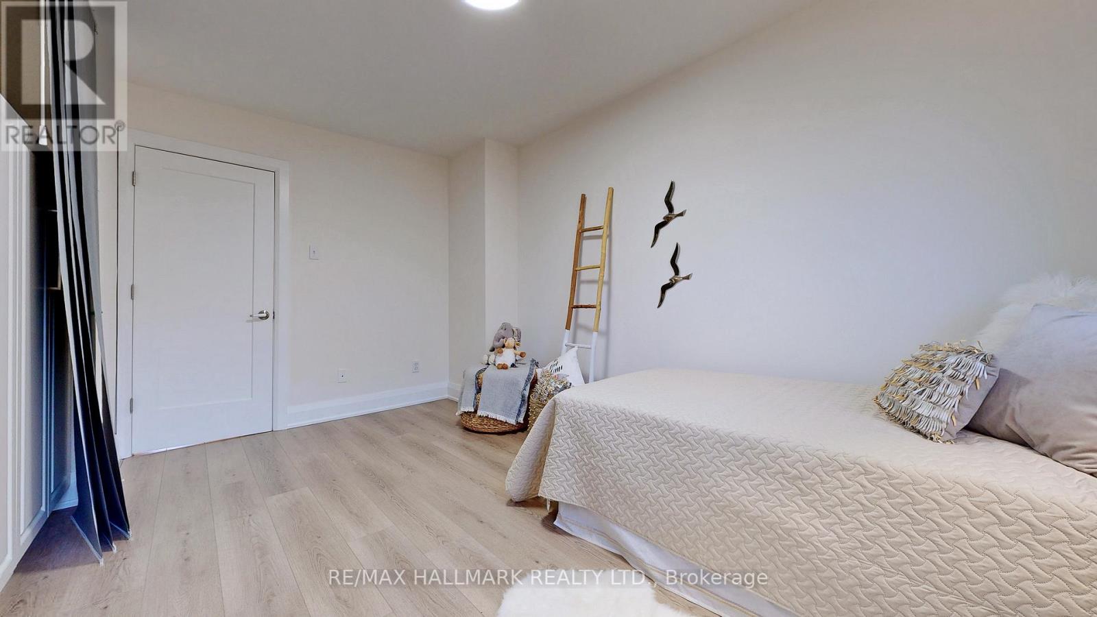 42 POPLAR CRES