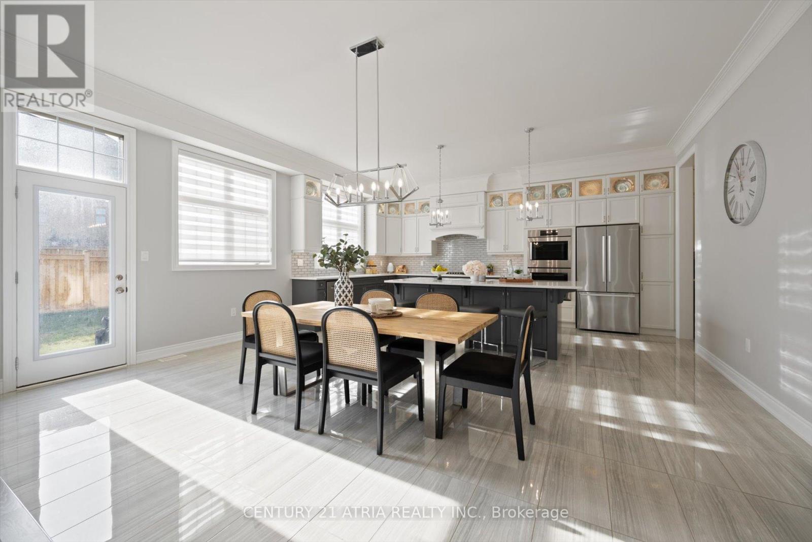138 CHORUS CRES