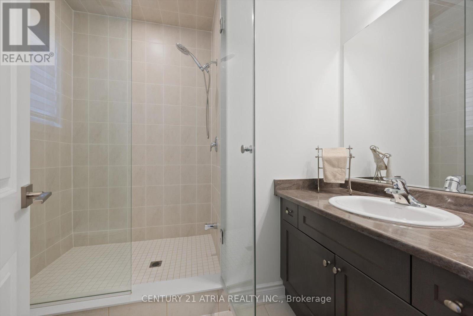 138 CHORUS CRES