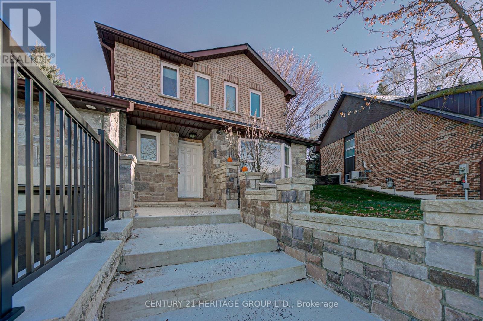 8 TOWER CRT