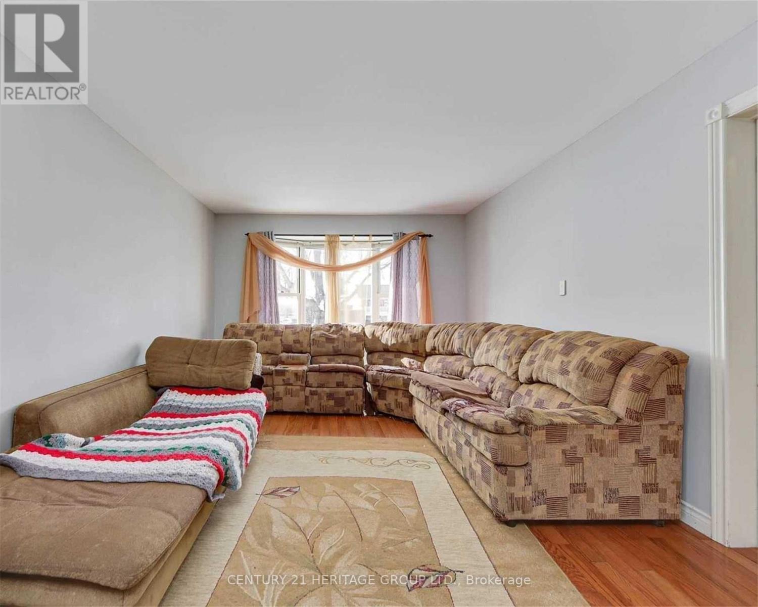 8 TOWER CRT
