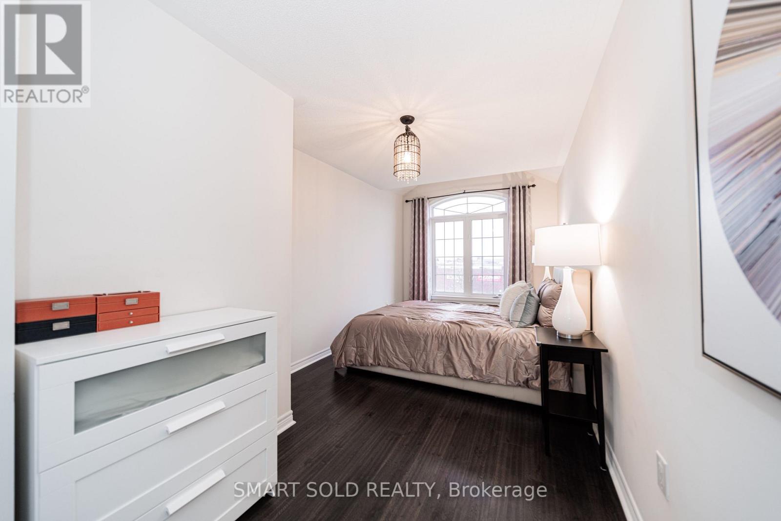 18 GEORGE KIRBY ST