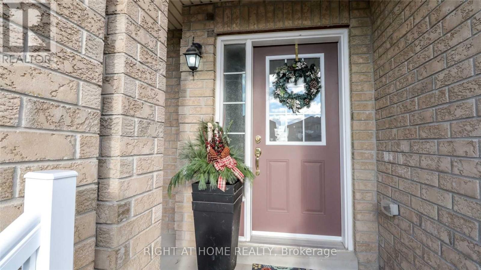 76 HOPKINS CRES