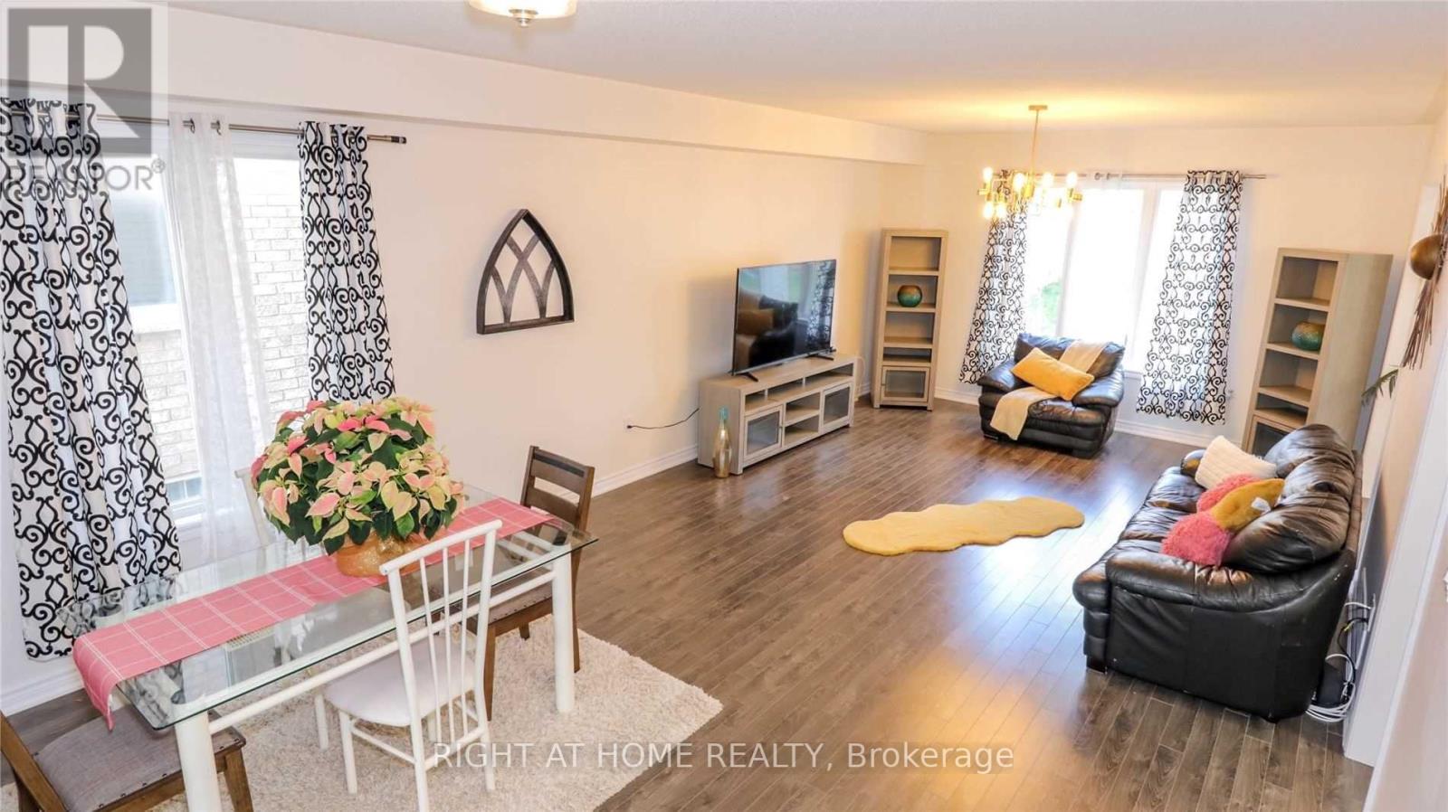 76 HOPKINS CRES
