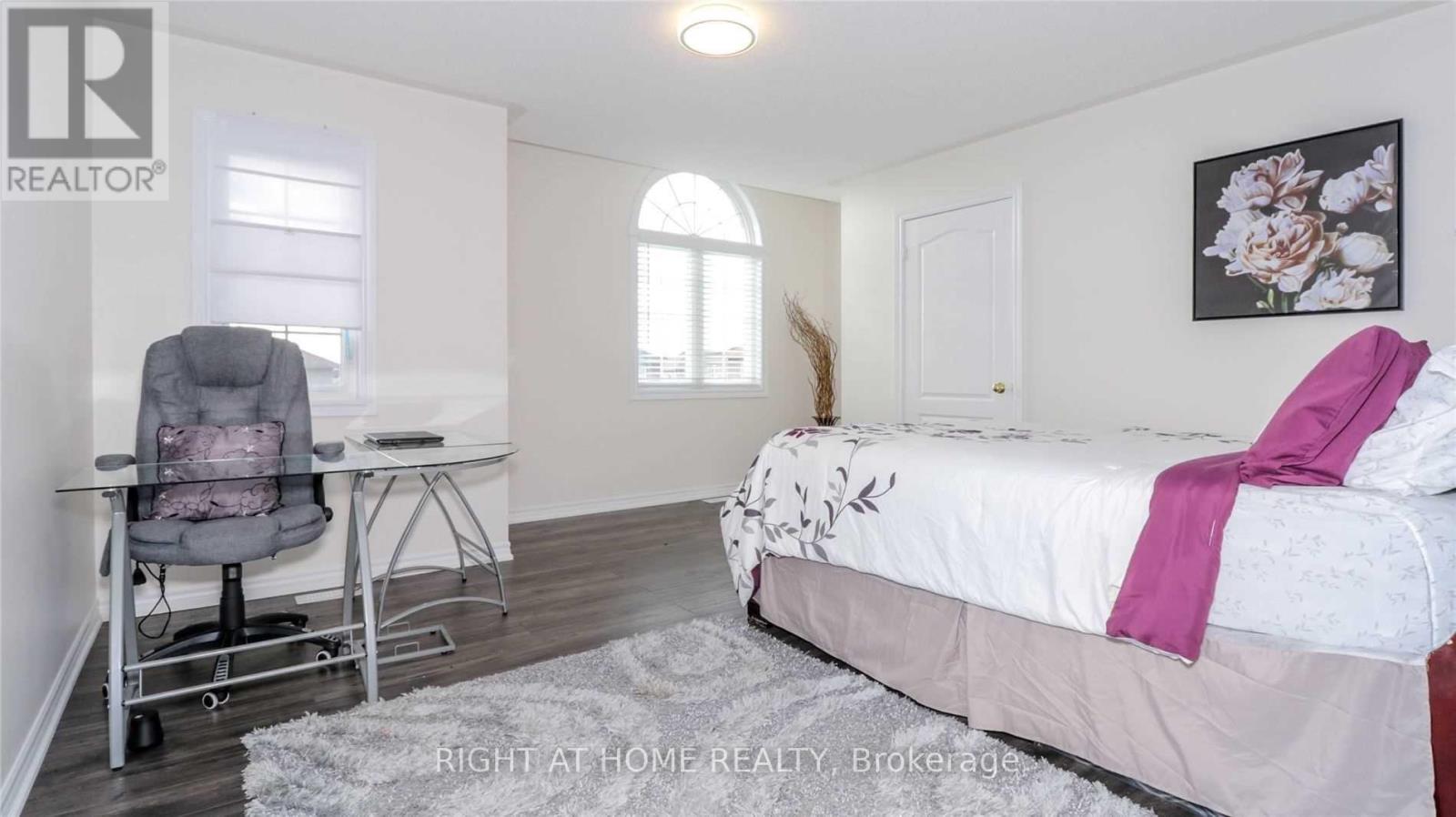 76 HOPKINS CRES