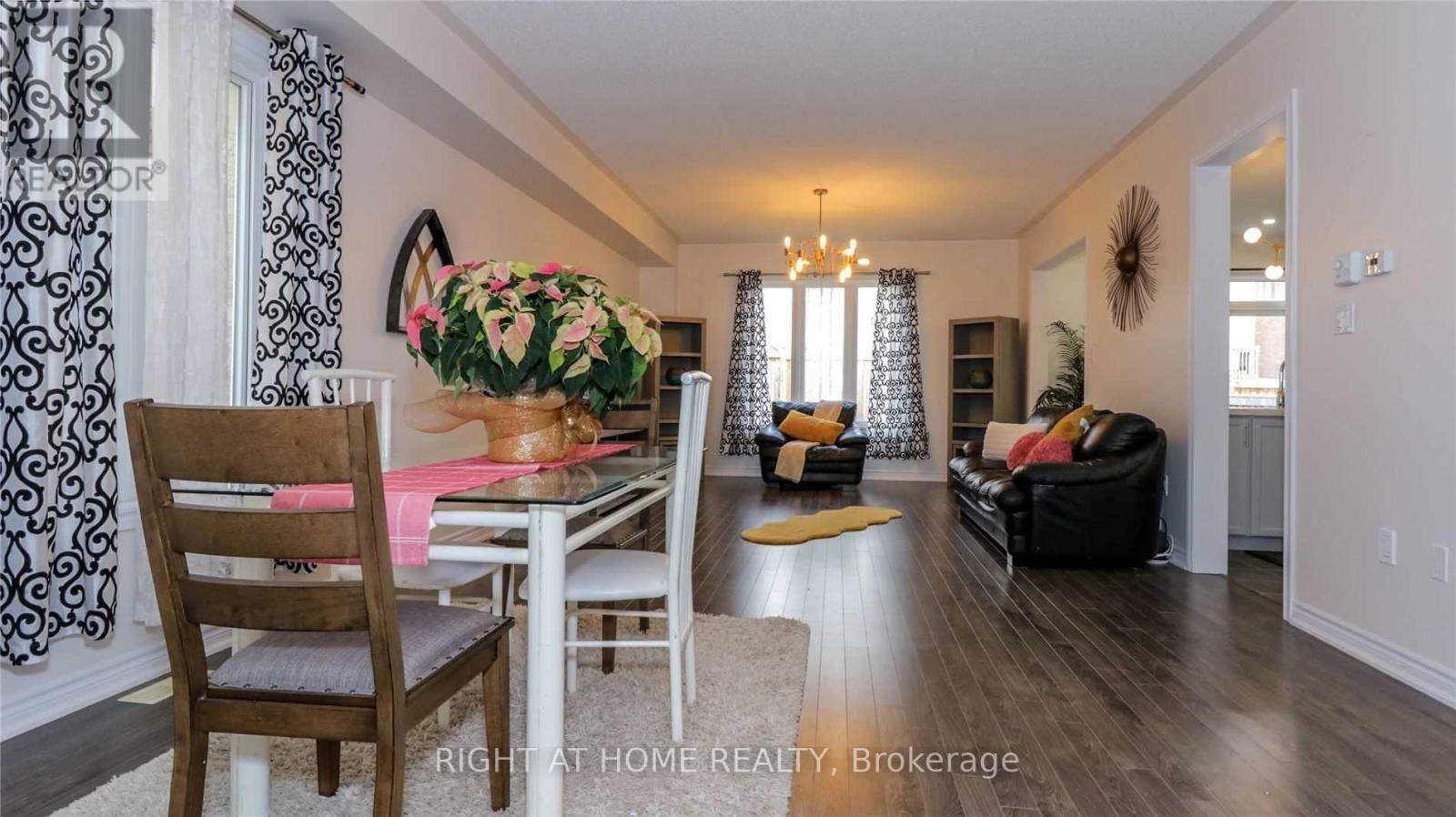 76 HOPKINS CRES