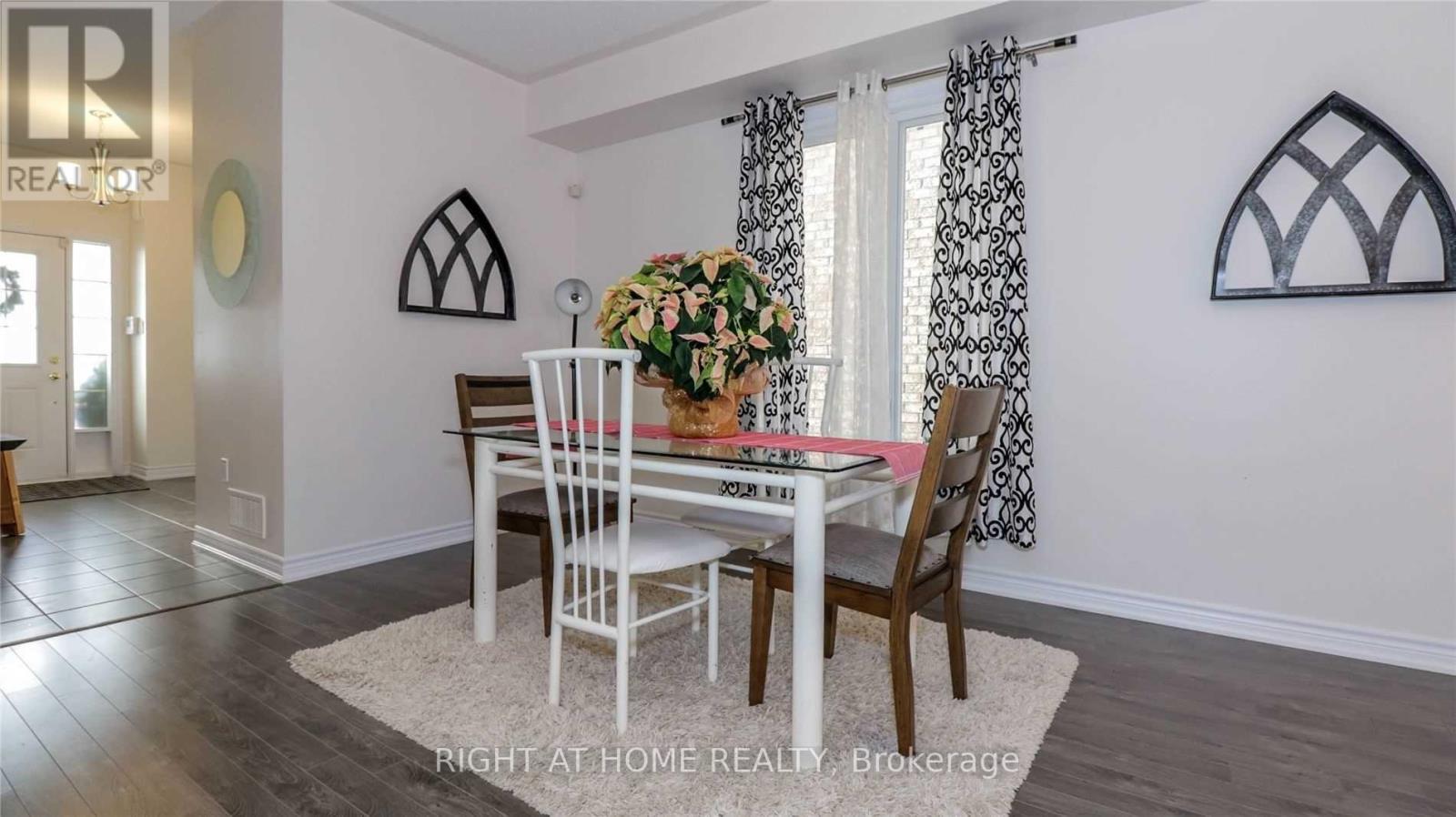76 HOPKINS CRES