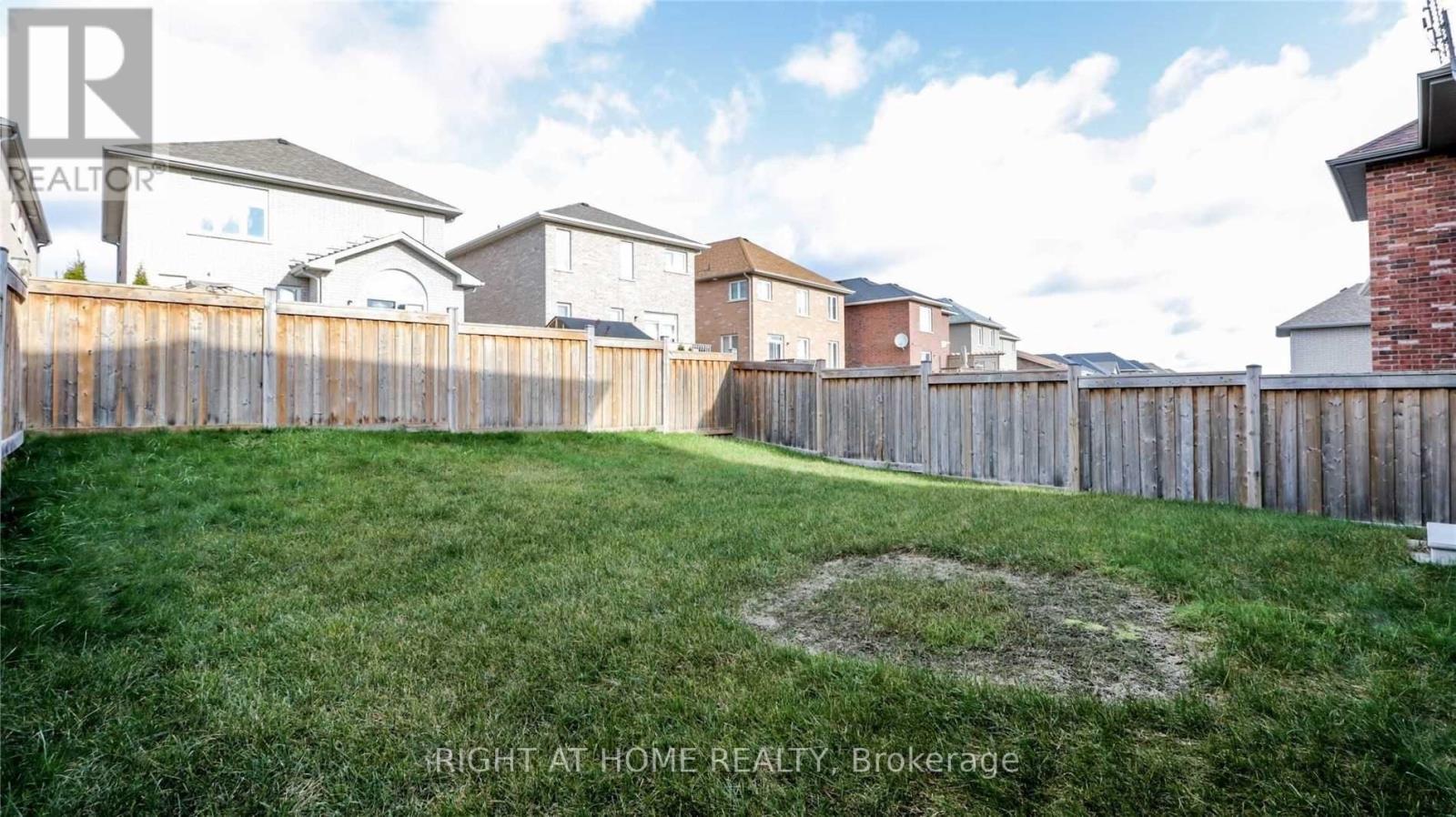 76 HOPKINS CRES