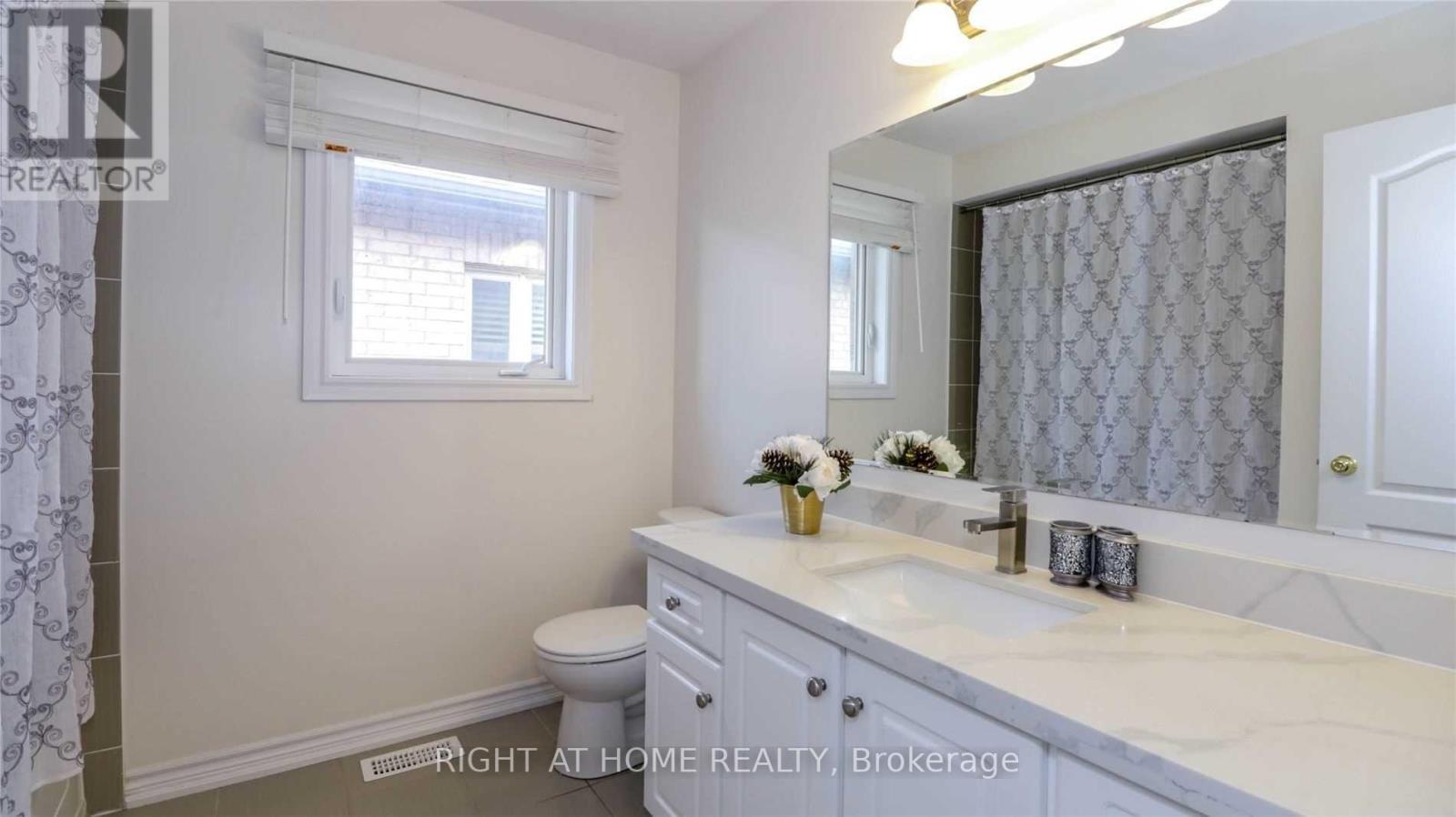 76 HOPKINS CRES