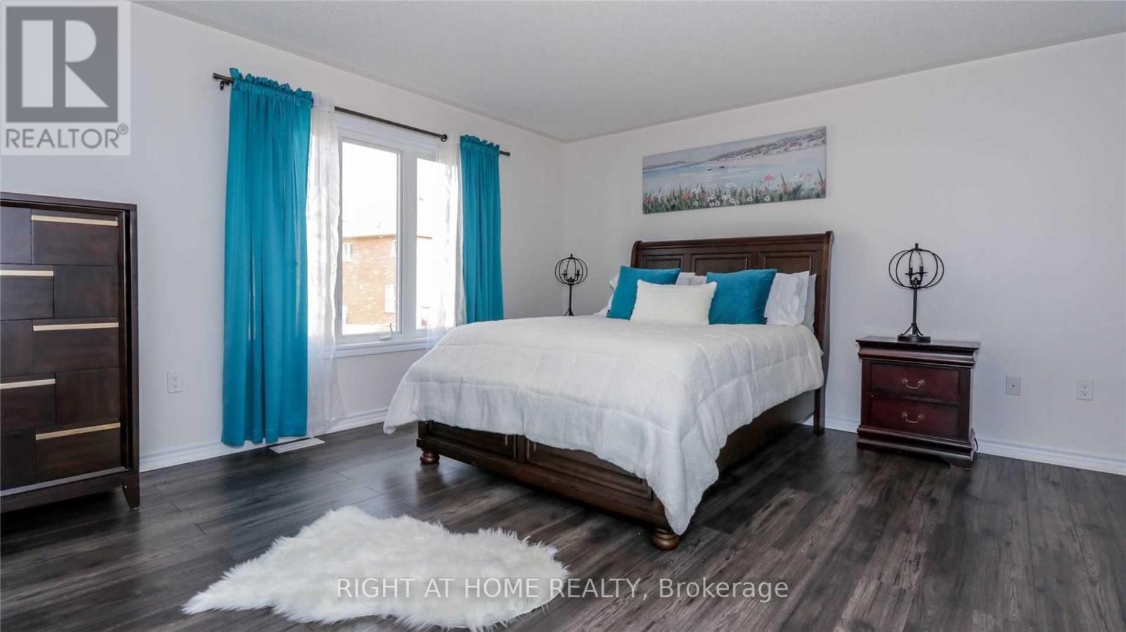 76 HOPKINS CRES