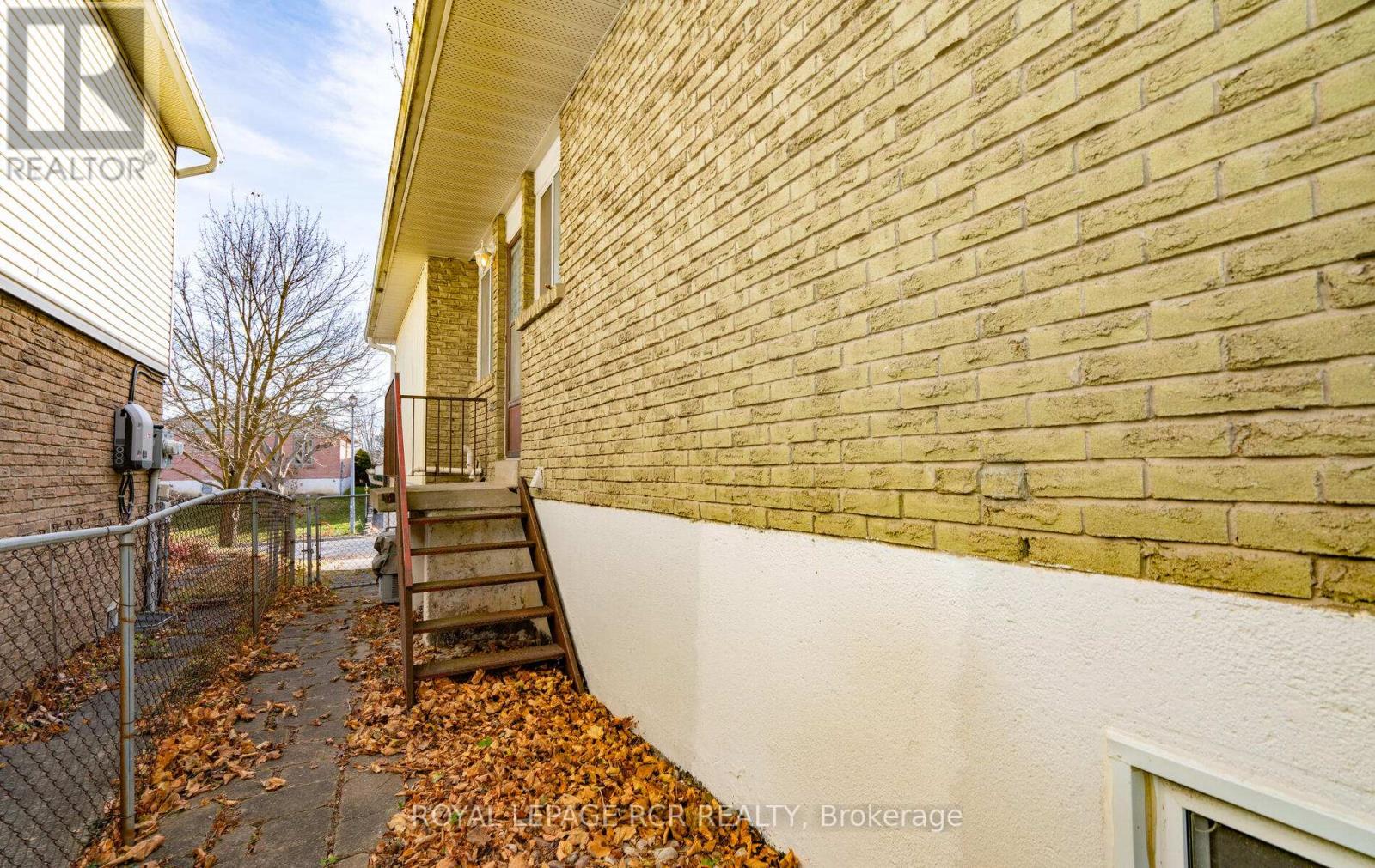 277 CURREY CRES