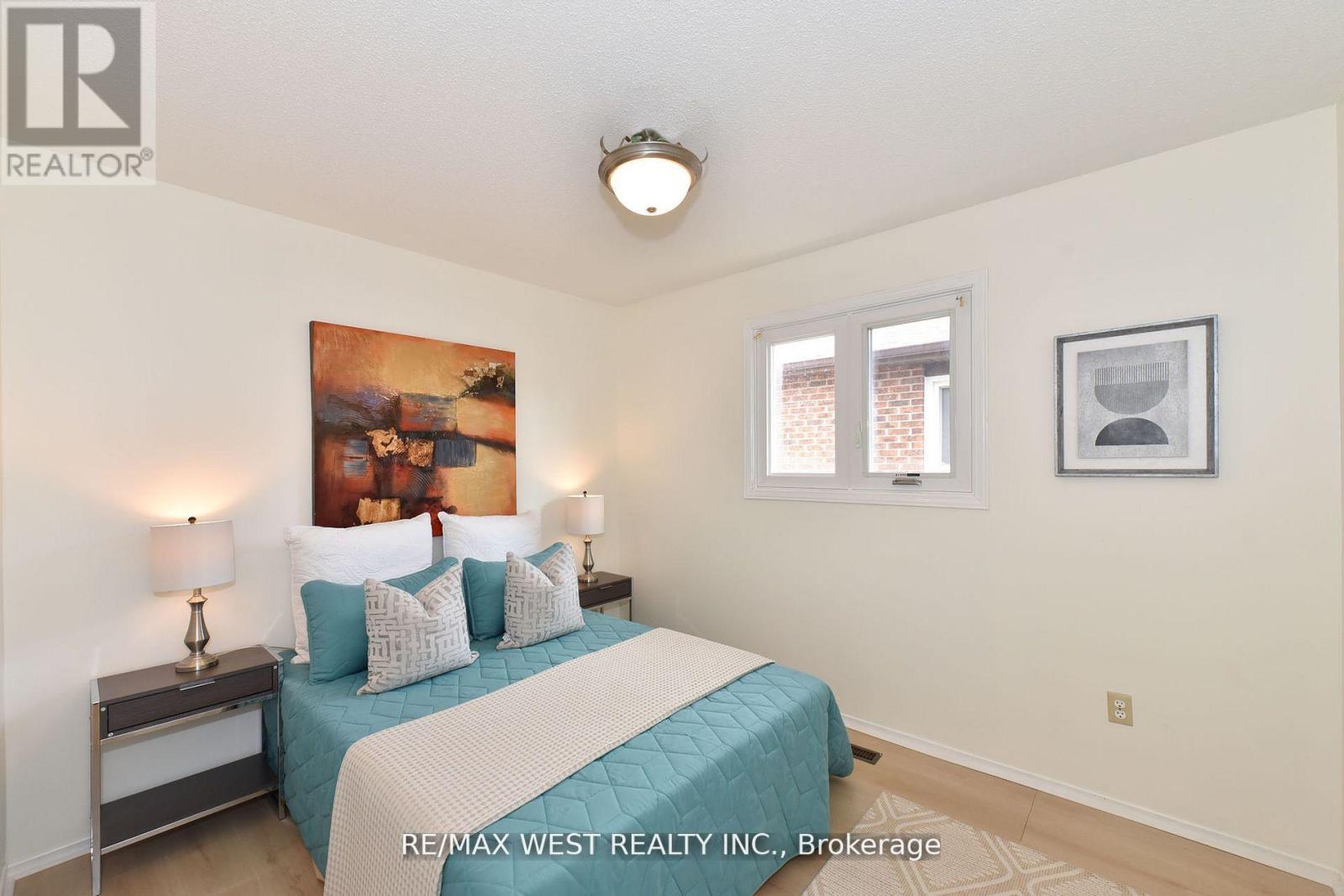65 ASHBURN CRES