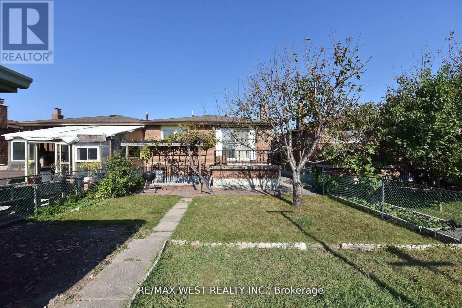 65 ASHBURN CRES