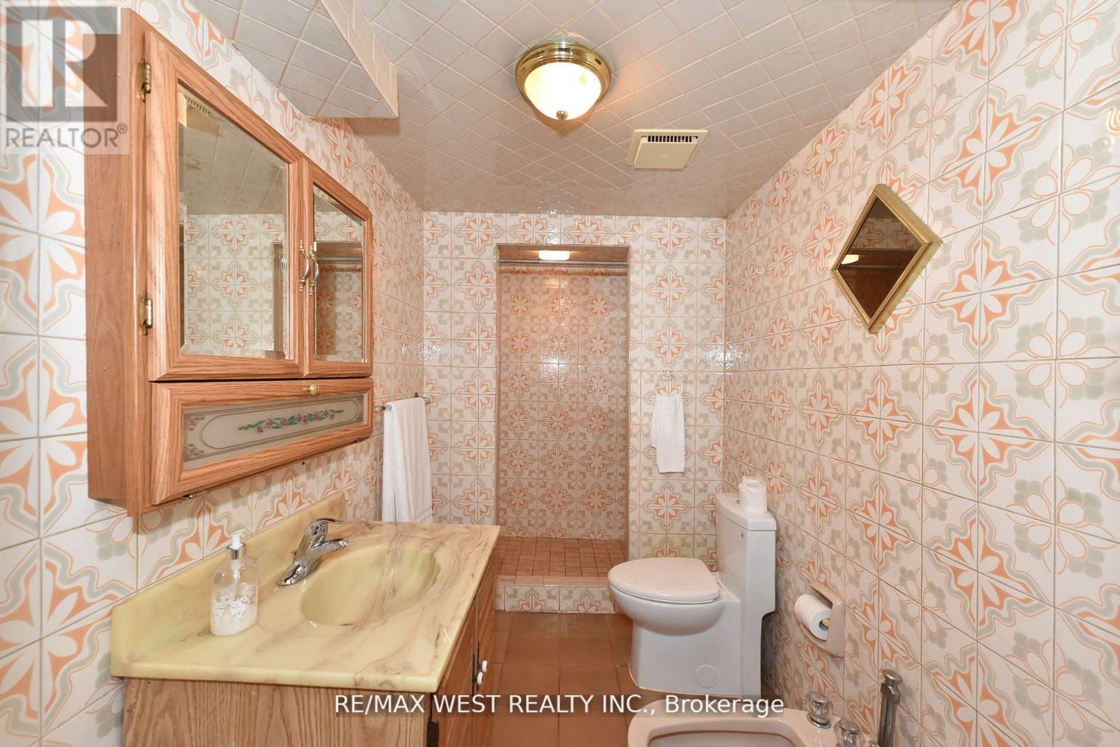 65 ASHBURN CRES